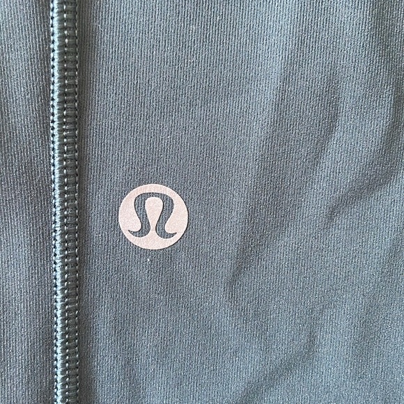 Barely worn Lululemon Speed Up Crop 21" - Picture 4 of 10